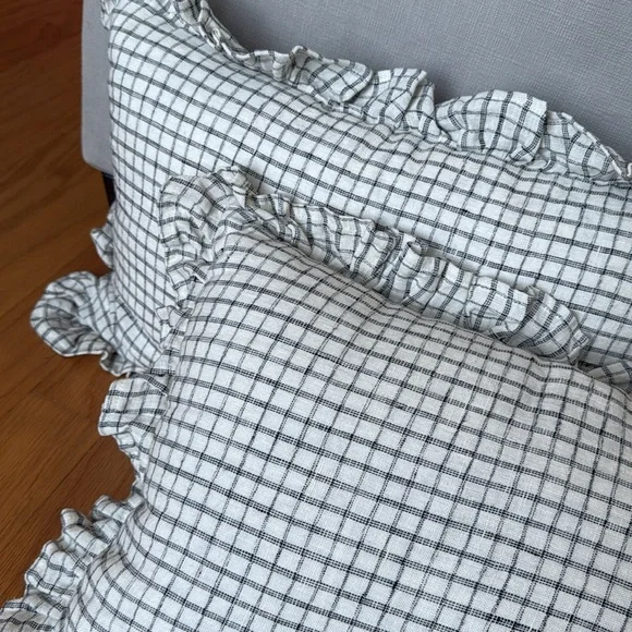 Frontgate Ruffled Pillows - 20” x 14” - Picture 12 of 16